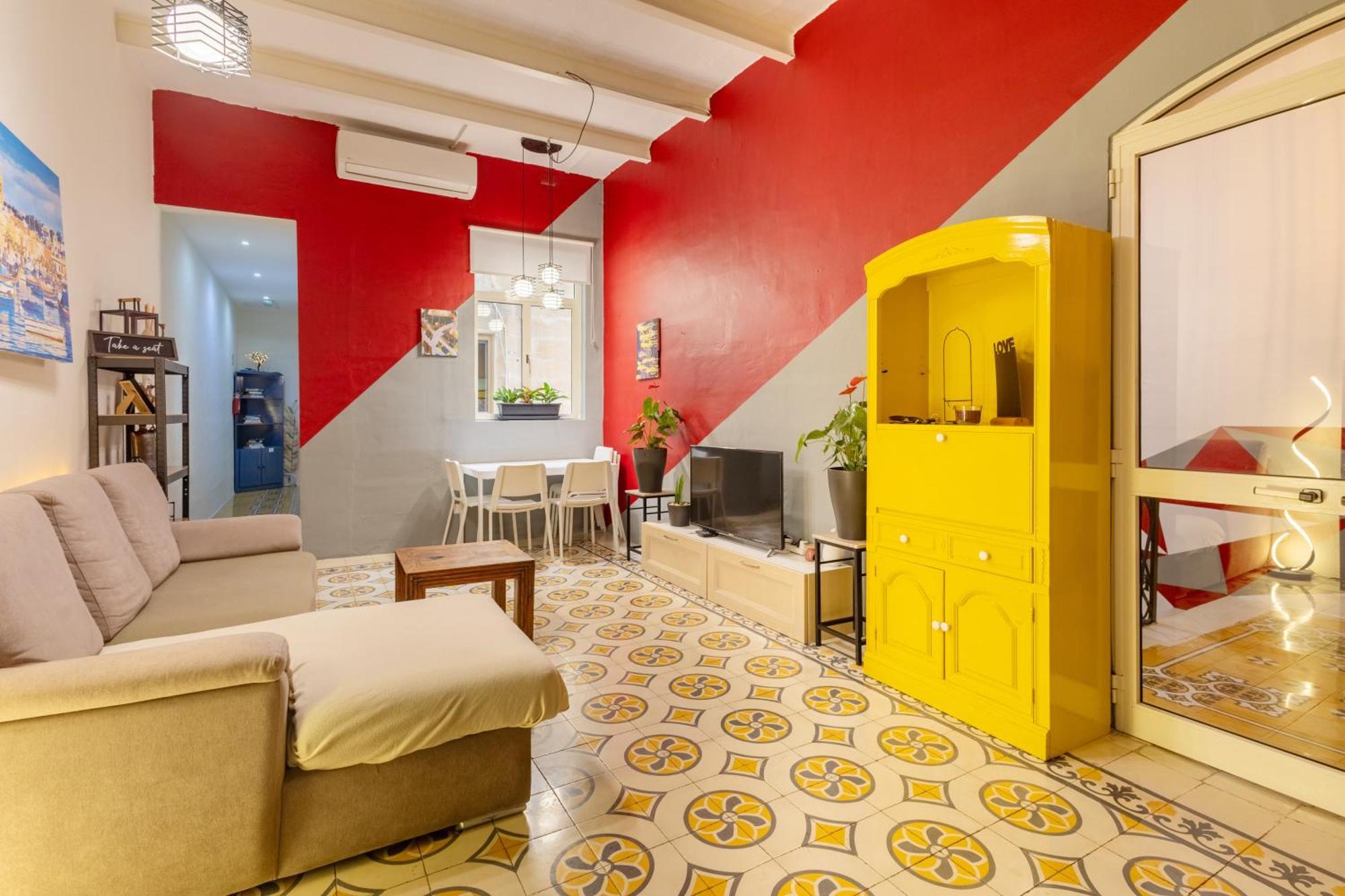 Quiet Twin Room With Private Bathroom, Not Ensuite Сліма Екстер'єр фото