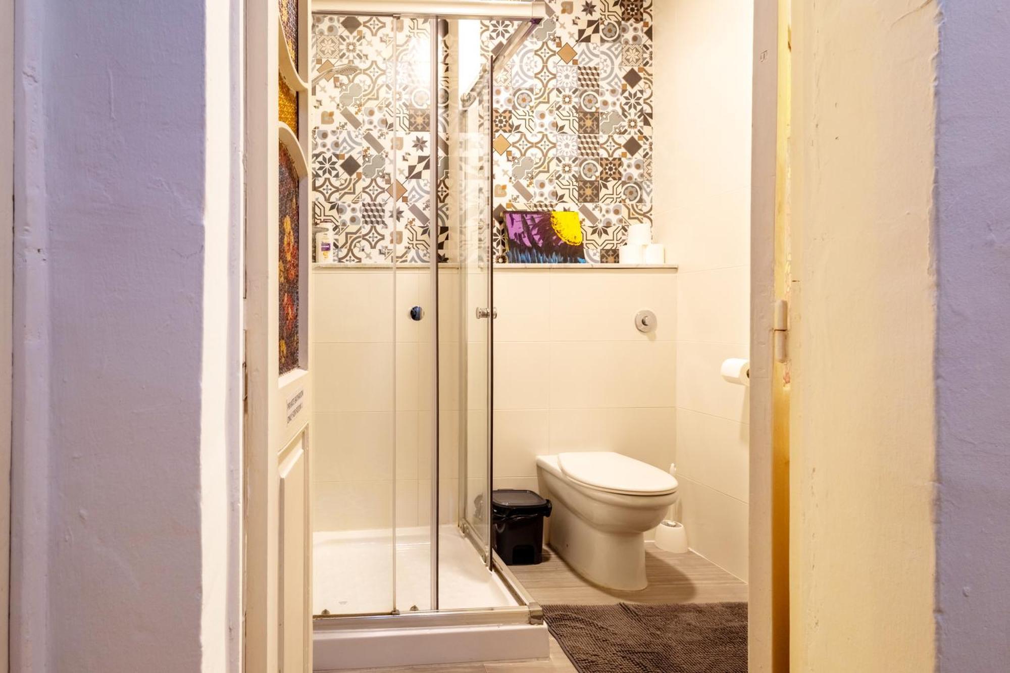 Quiet Twin Room With Private Bathroom, Not Ensuite Сліма Екстер'єр фото